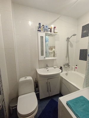 Продам трехкомнатную (3-комн.) квартиру, Свердлова ул, 10, Ишим г