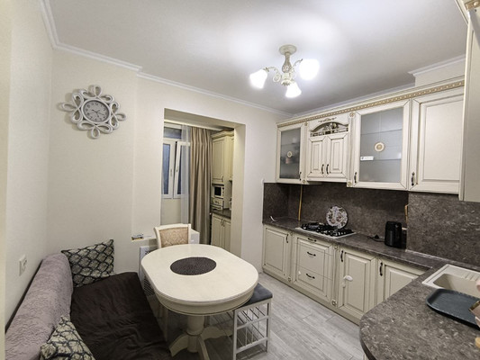 Продам трехкомнатную (3-комн.) квартиру, Балаклавская ул, 55, Симферополь г