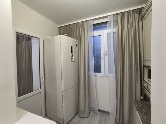 Продам трехкомнатную (3-комн.) квартиру, Балаклавская ул, 55, Симферополь г