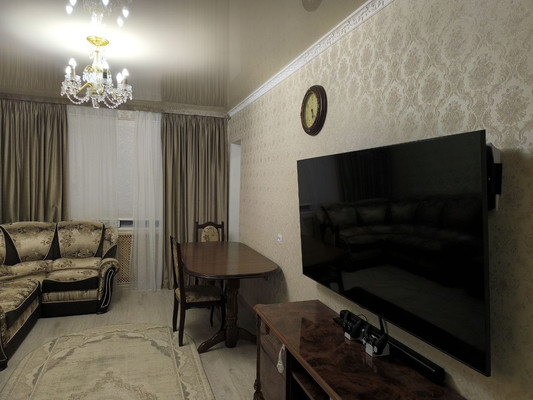 Продам трехкомнатную (3-комн.) квартиру, Балаклавская ул, 55, Симферополь г