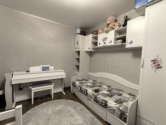 Продам трехкомнатную (3-комн.) квартиру, Балаклавская ул, 55, Симферополь г