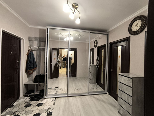 Продам трехкомнатную (3-комн.) квартиру, Балаклавская ул, 55, Симферополь г