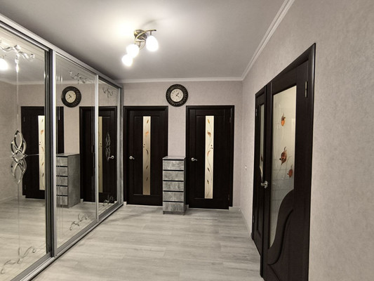 Продам трехкомнатную (3-комн.) квартиру, Балаклавская ул, 55, Симферополь г