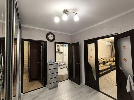 Продам трехкомнатную (3-комн.) квартиру, Балаклавская ул, 55, Симферополь г