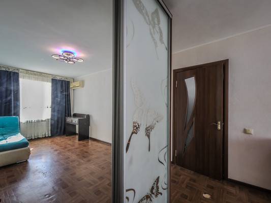 Продам двухкомнатную (2-комн.) квартиру, 1 мкр, 12, Красноперекопск г