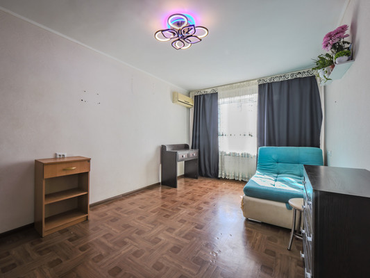 Продам двухкомнатную (2-комн.) квартиру, 1 мкр, 12, Красноперекопск г