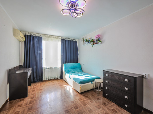 Продам двухкомнатную (2-комн.) квартиру, 1 мкр, 12, Красноперекопск г