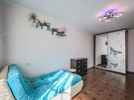 Продам двухкомнатную (2-комн.) квартиру, 1 мкр, 12, Красноперекопск г