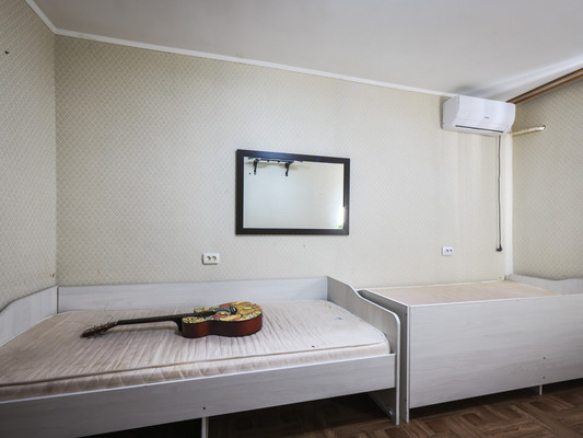 Продам двухкомнатную (2-комн.) квартиру, 1 мкр, 12, Красноперекопск г