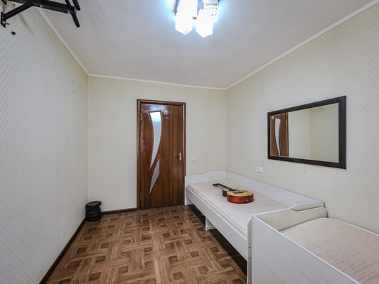 Продам двухкомнатную (2-комн.) квартиру, 1 мкр, 12, Красноперекопск г