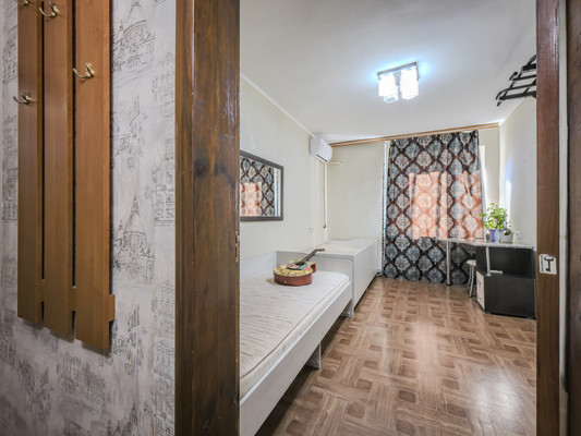 Продам двухкомнатную (2-комн.) квартиру, 1 мкр, 12, Красноперекопск г