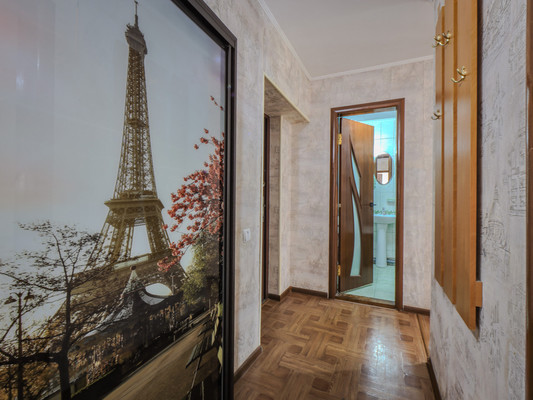 Продам двухкомнатную (2-комн.) квартиру, 1 мкр, 12, Красноперекопск г