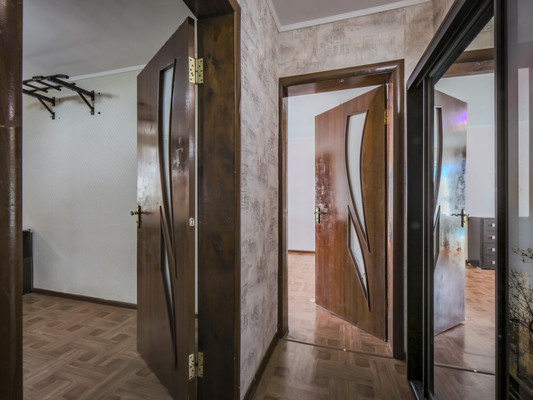 Продам двухкомнатную (2-комн.) квартиру, 1 мкр, 12, Красноперекопск г