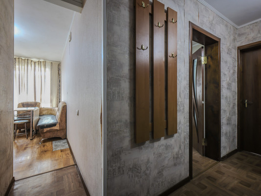 Продам двухкомнатную (2-комн.) квартиру, 1 мкр, 12, Красноперекопск г