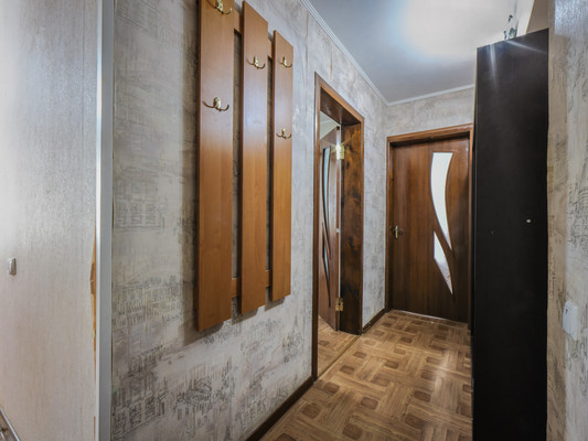 Продам двухкомнатную (2-комн.) квартиру, 1 мкр, 12, Красноперекопск г