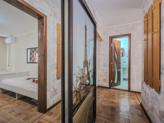 Продам двухкомнатную (2-комн.) квартиру, 1 мкр, 12, Красноперекопск г