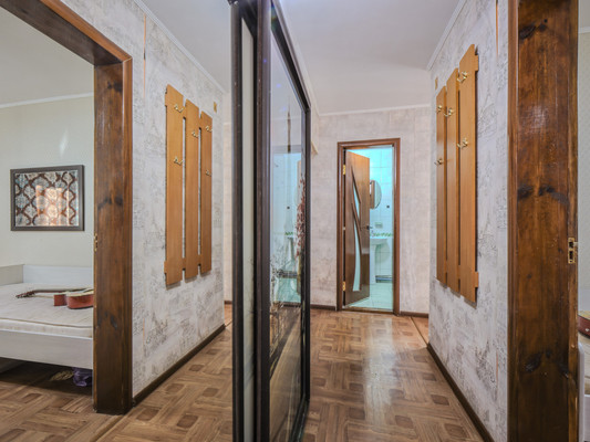 Продам двухкомнатную (2-комн.) квартиру, 1 мкр, 12, Красноперекопск г