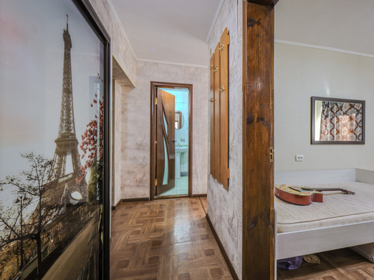 Продам двухкомнатную (2-комн.) квартиру, 1 мкр, 12, Красноперекопск г