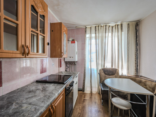 Продам двухкомнатную (2-комн.) квартиру, 1 мкр, 12, Красноперекопск г