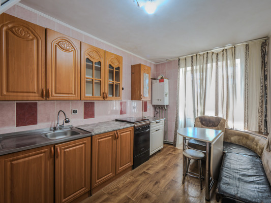 Продам двухкомнатную (2-комн.) квартиру, 1 мкр, 12, Красноперекопск г