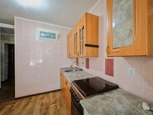 Продам двухкомнатную (2-комн.) квартиру, 1 мкр, 12, Красноперекопск г