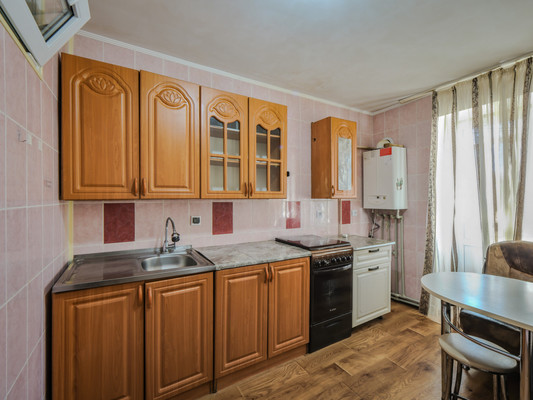 Продам двухкомнатную (2-комн.) квартиру, 1 мкр, 12, Красноперекопск г