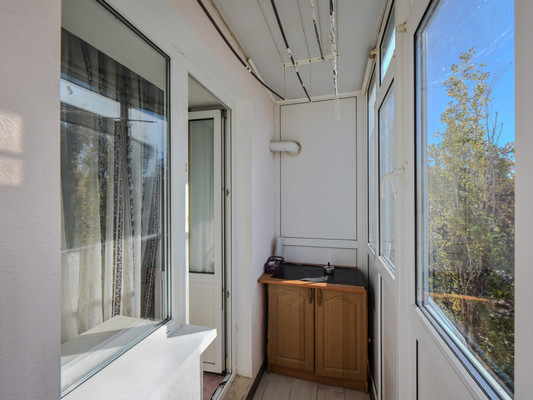 Продам двухкомнатную (2-комн.) квартиру, 1 мкр, 12, Красноперекопск г