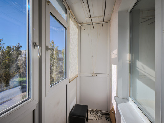 Продам двухкомнатную (2-комн.) квартиру, 1 мкр, 12, Красноперекопск г