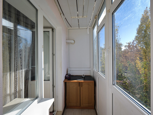 Продам двухкомнатную (2-комн.) квартиру, 1 мкр, 12, Красноперекопск г