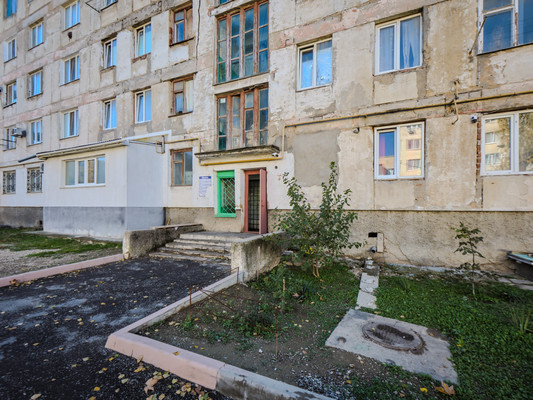 Продам двухкомнатную (2-комн.) квартиру, 1 мкр, 12, Красноперекопск г