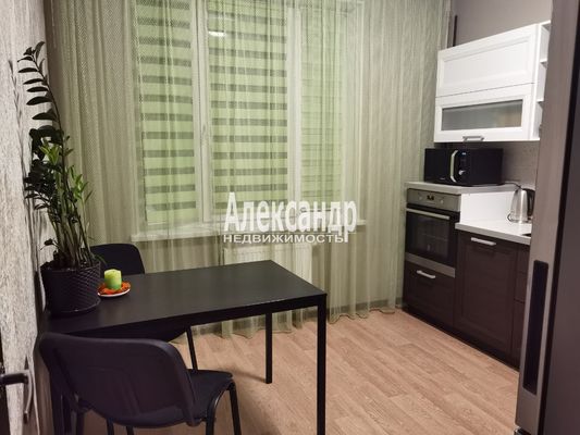 Продам двухкомнатную (2-комн.) квартиру, Петровский б-р, 11к1, Мурино п