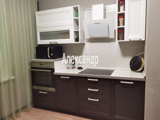 Продам двухкомнатную (2-комн.) квартиру, Петровский б-р, 11к1, Мурино п