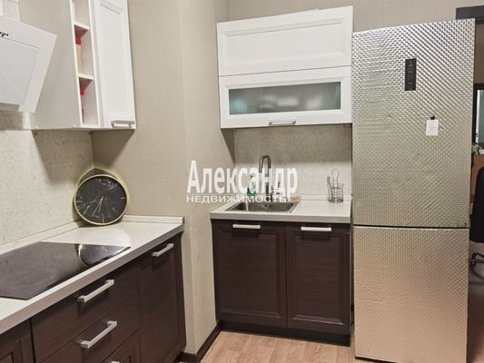 Продам двухкомнатную (2-комн.) квартиру, Петровский б-р, 11к1, Мурино п