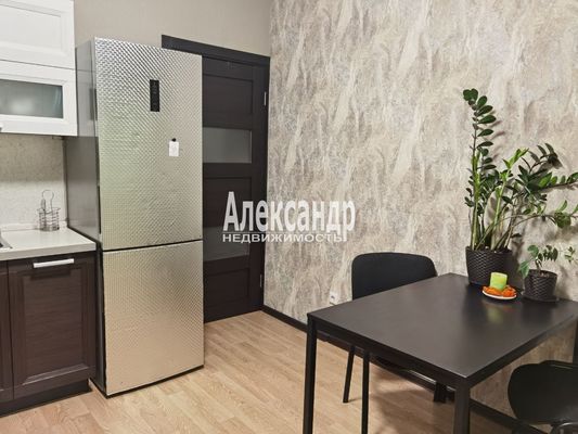 Продам двухкомнатную (2-комн.) квартиру, Петровский б-р, 11к1, Мурино п