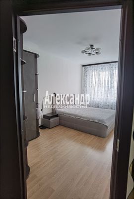 Продам двухкомнатную (2-комн.) квартиру, Петровский б-р, 11к1, Мурино п