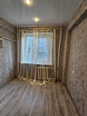 Продам однокомнатную (1-комн.) квартиру, Александровская ул, 45, Старая Русса г