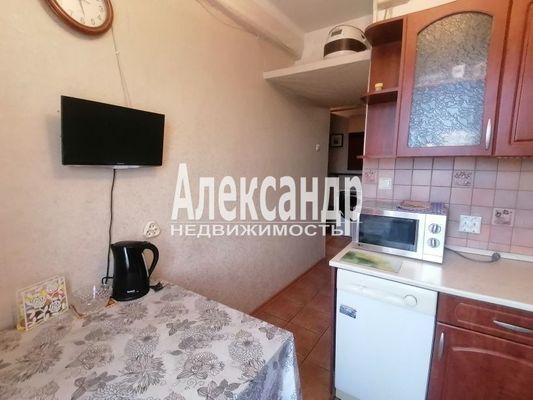 Продам трехкомнатную (3-комн.) квартиру, Тихорецкий пр-кт, 37, Санкт-Петербург г