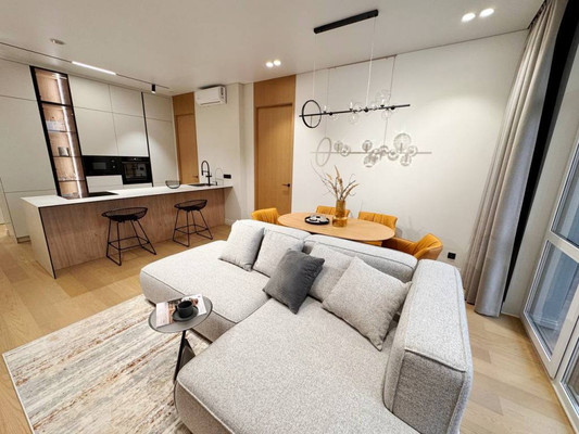 Продам трехкомнатную (3-комн.) квартиру, Сибгата Хакима ул, 51, Казань г