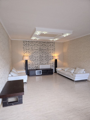 Продам трехкомнатную (3-комн.) квартиру, Красная ул, 298, Калининград г