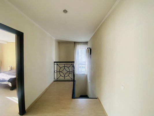 Продам трехкомнатную (3-комн.) квартиру, Красная ул, 298, Калининград г