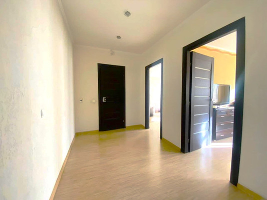 Продам трехкомнатную (3-комн.) квартиру, Красная ул, 298, Калининград г