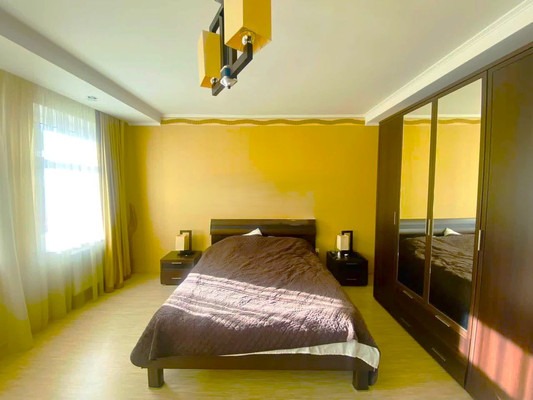 Продам трехкомнатную (3-комн.) квартиру, Красная ул, 298, Калининград г