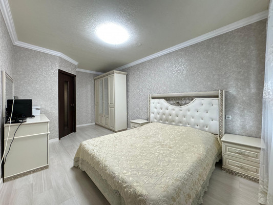 Продам трехкомнатную (3-комн.) квартиру, Ашурова ул, 30, Нальчик г