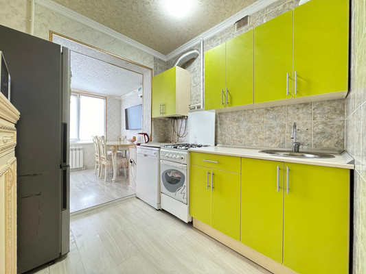 Продам трехкомнатную (3-комн.) квартиру, Ашурова ул, 30, Нальчик г