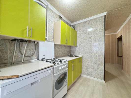 Продам трехкомнатную (3-комн.) квартиру, Ашурова ул, 30, Нальчик г