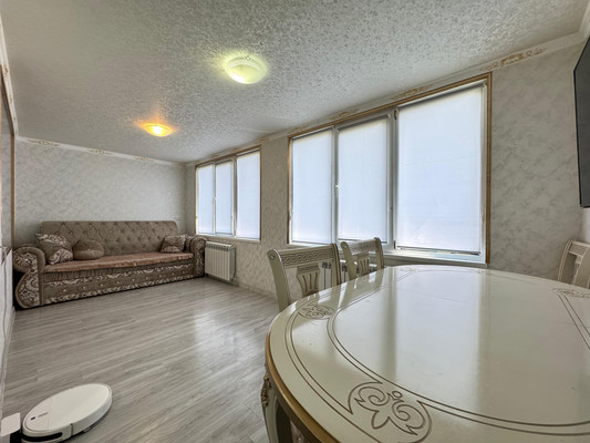 Продам трехкомнатную (3-комн.) квартиру, Ашурова ул, 30, Нальчик г