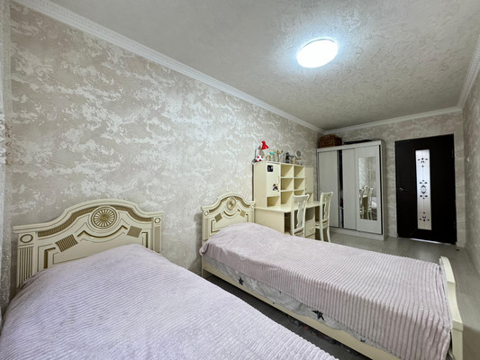 Продам трехкомнатную (3-комн.) квартиру, Ашурова ул, 30, Нальчик г