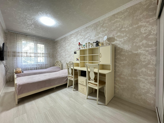 Продам трехкомнатную (3-комн.) квартиру, Ашурова ул, 30, Нальчик г