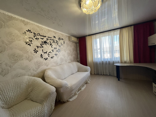 Продам двухкомнатную (2-комн.) квартиру, Кирова пр-кт, 7, Симферополь г