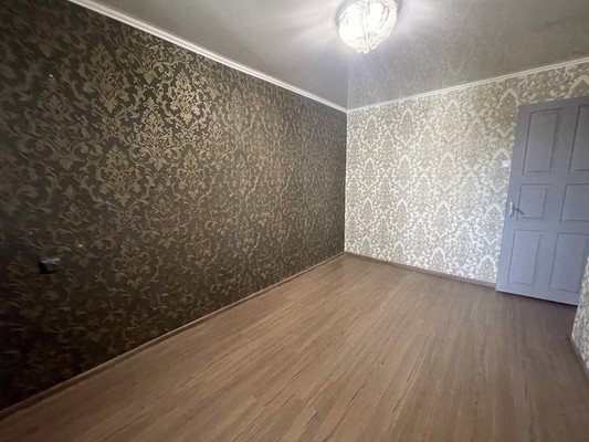 Продам двухкомнатную (2-комн.) квартиру, Кирова пр-кт, 7, Симферополь г